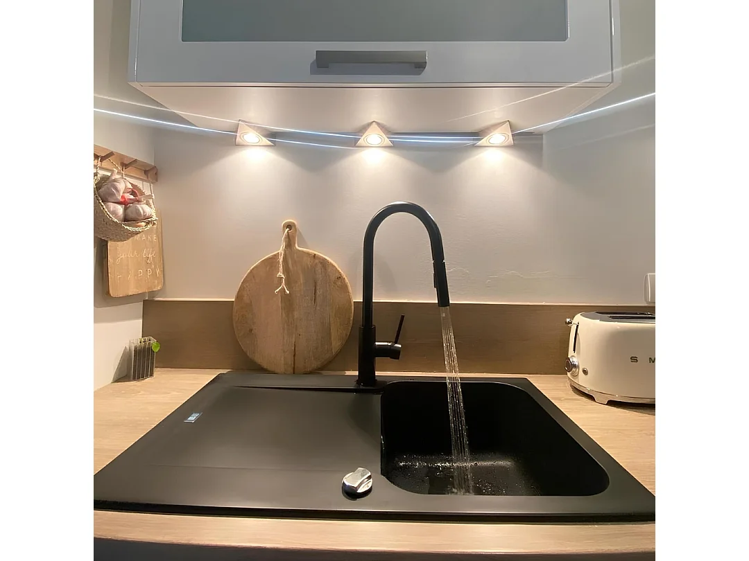 Lisse fregadero reversible 1 cubeta 1 escurridor en resina negra Essebagno