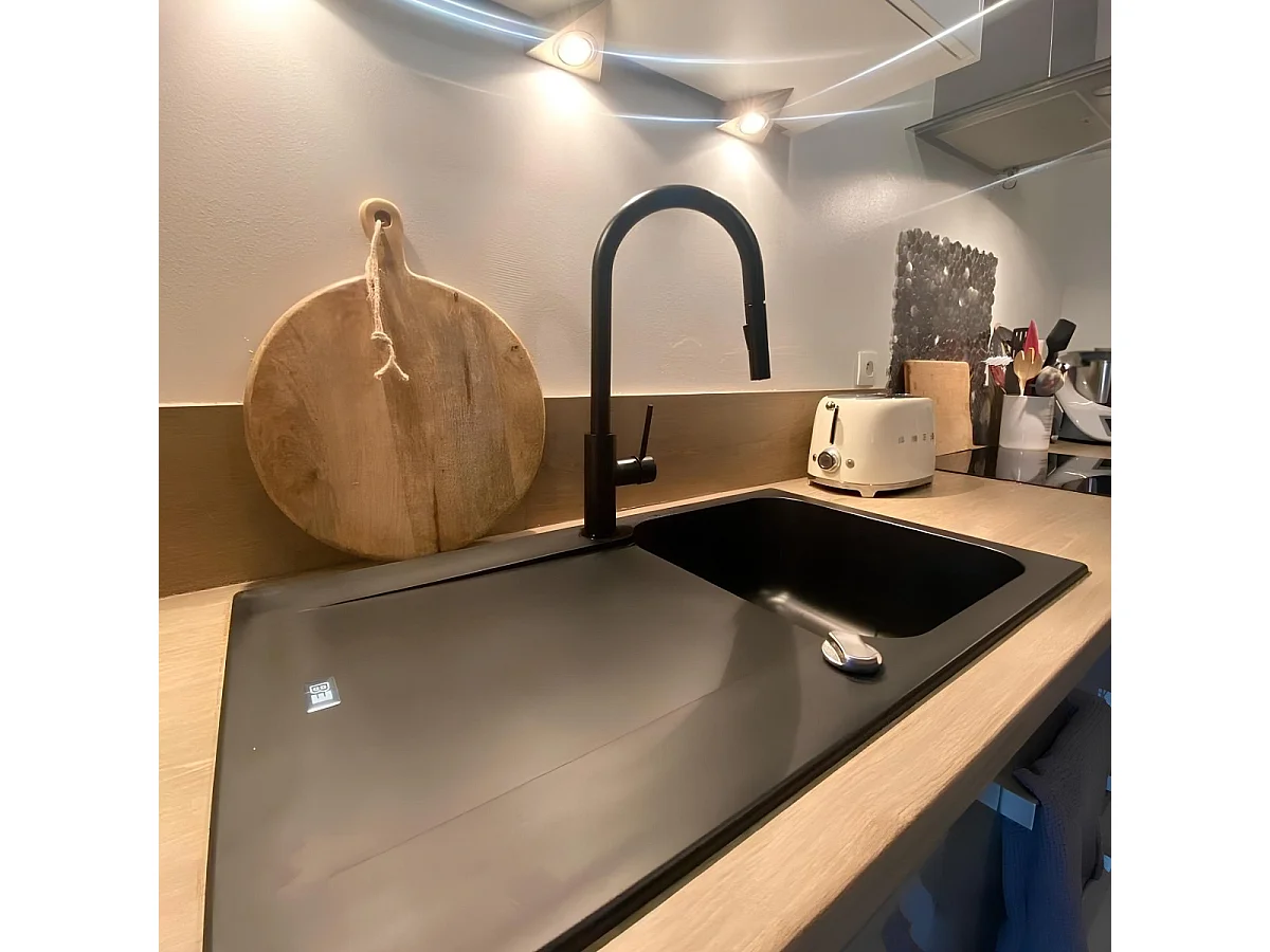 Lisse fregadero reversible 1 cubeta 1 escurridor en resina negra Essebagno