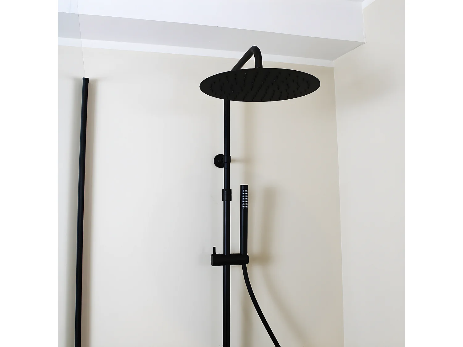 Delice II columna de ducha mecánica negra Essebagno