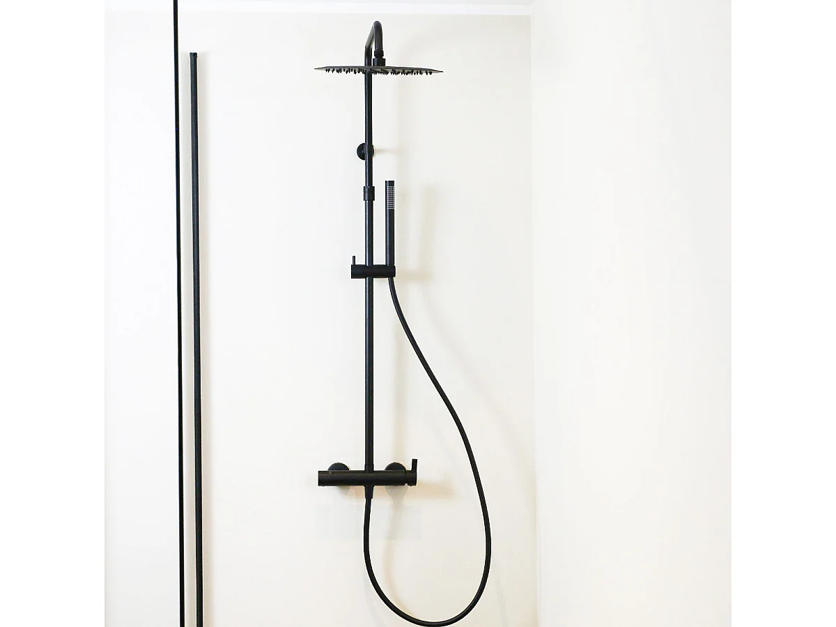 Delice II coluna de duche mecânica preta Essebagno