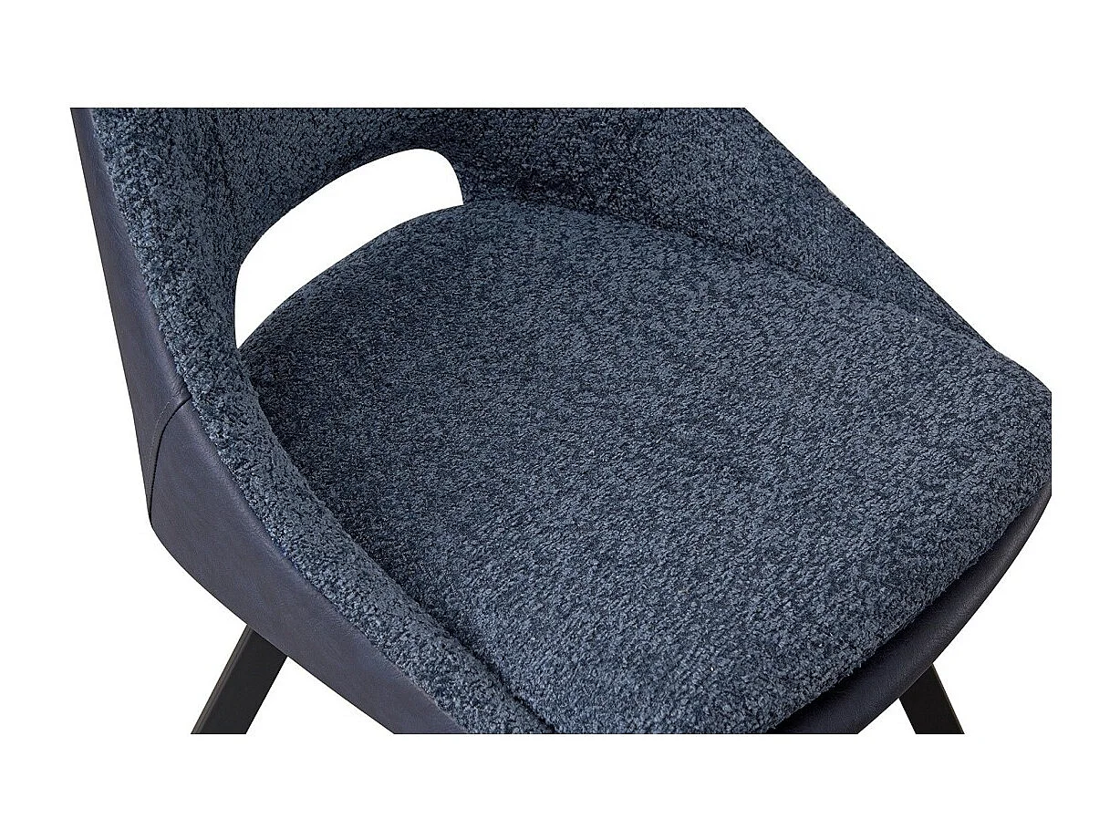 Stuhl mit Bouclé-Bezug für das Esszimmer in Blau. Kollektion FILOU.