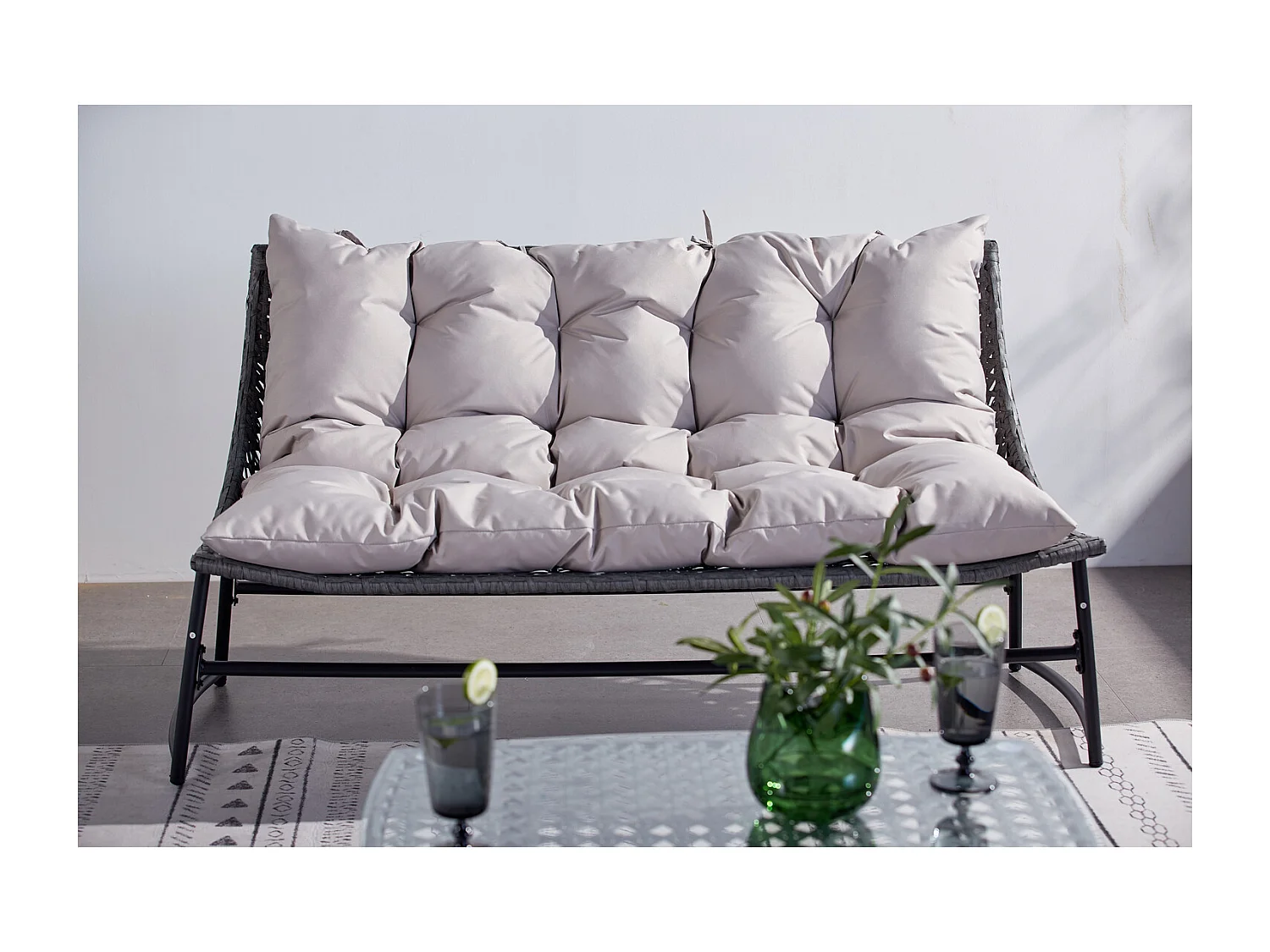 Salon de jardin bas 4 places en résine gris GUAHANA