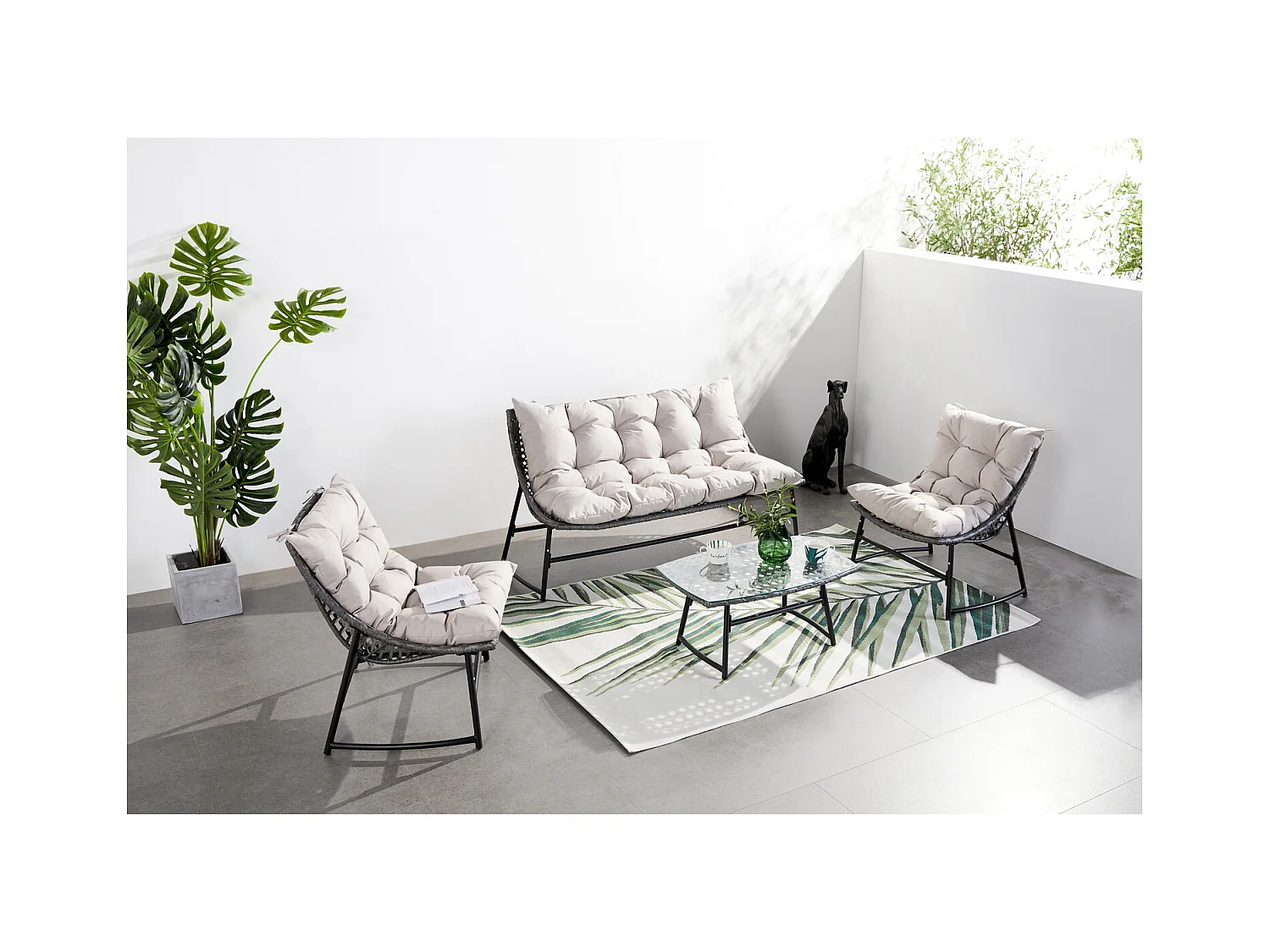 Conjunto de Jardim Baixo em Resina Cinza 4 Lugares Guahana com Almofadas Confortáveis e Estrutura Robusta