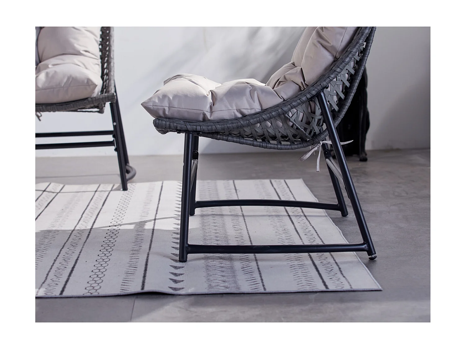 Salon de jardin bas 4 places en résine gris GUAHANA