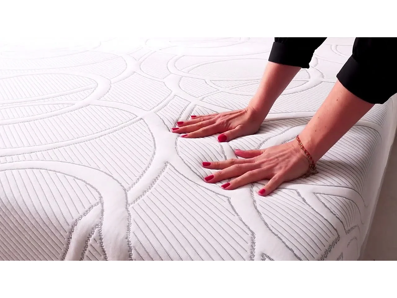 Matelas à mémoire de forme avec gel rafraîchissant
