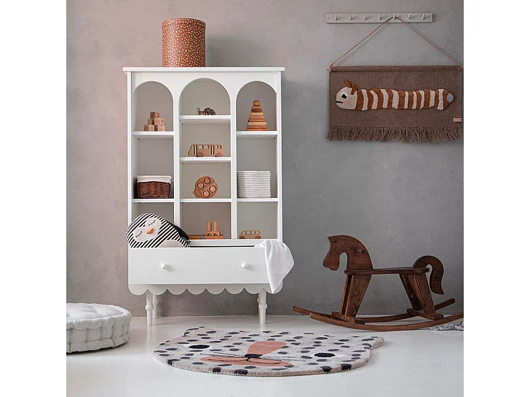 Wood Luck Babushka White bogreol med 1 skuffe