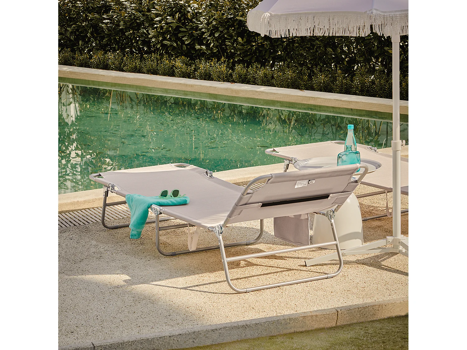 SoBuy Chaise Longue Pliable et Réglable, Transat de Jardin avec Appui-Tête et Pochette, Bain de Soleil, Charge 120 kg, Beige, OGS35-MI