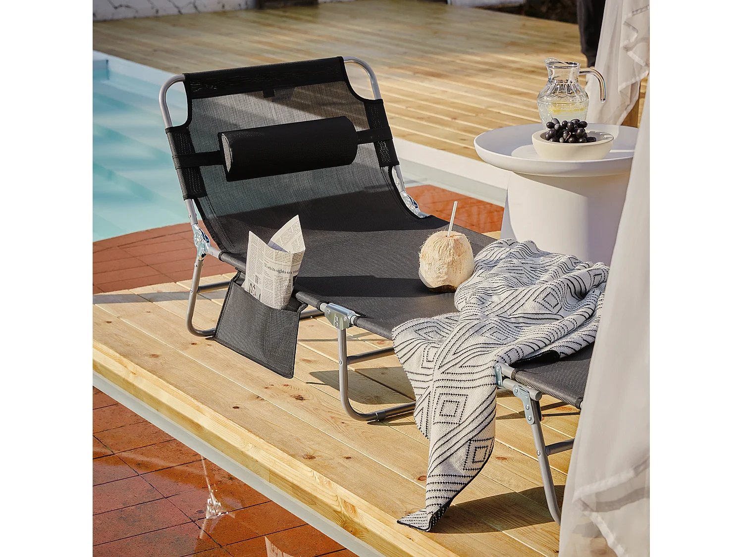 SoBuy Chaise Longue Pliable et Réglable, Transat de Jardin avec Appui-Tête et Pochette, Bain de Soleil, Charge 120 kg, Noir, OGS35-SCH