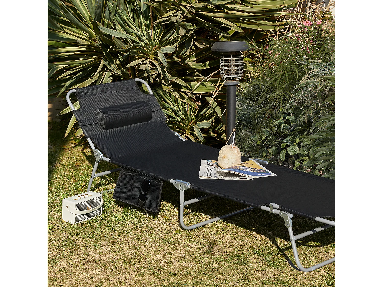 SoBuy Chaise Longue Pliable et Réglable, Transat de Jardin avec Appui-Tête et Pochette, Bain de Soleil, Charge 120 kg, Noir, OGS35-SCH