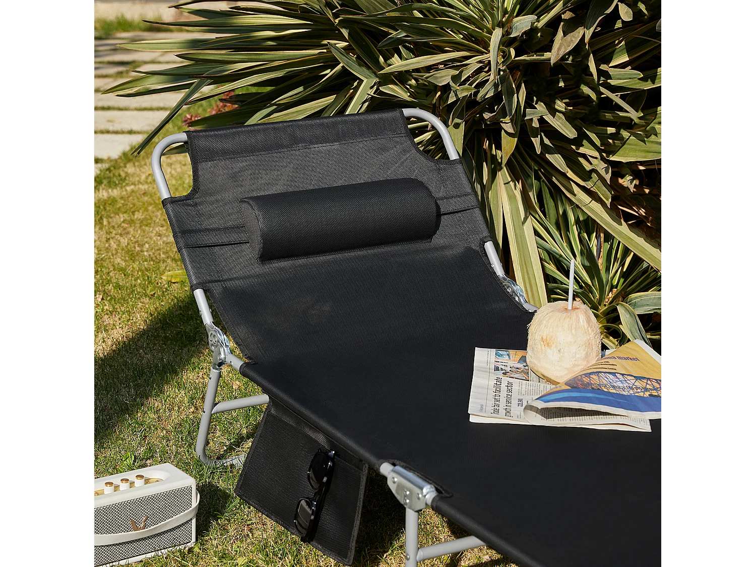 SoBuy Chaise Longue Pliable et Réglable, Transat de Jardin avec Appui-Tête et Pochette, Bain de Soleil, Charge 120 kg, Noir, OGS35-SCH