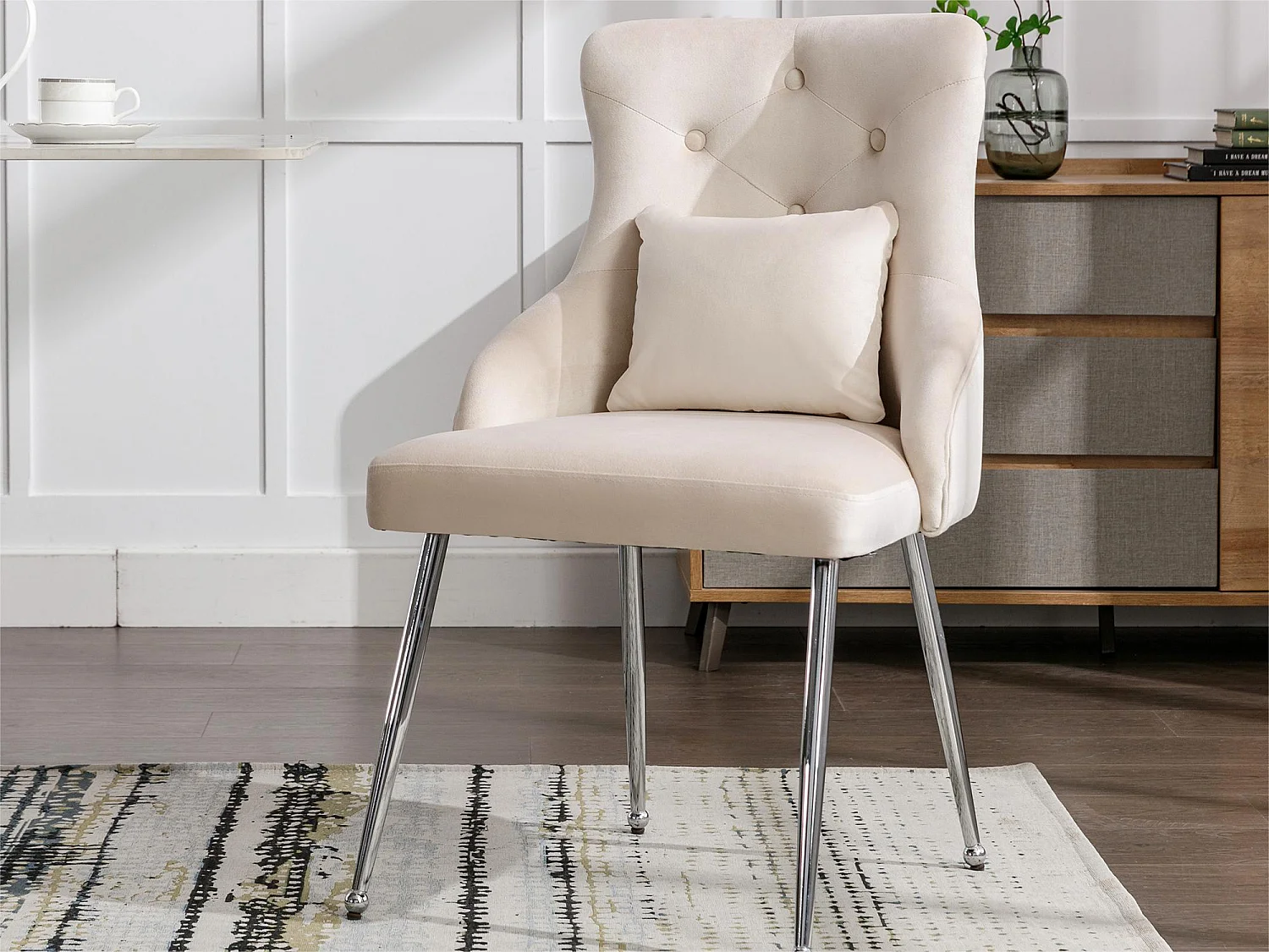 1 Chaise rembourrée en velours avec un coussin - Beige