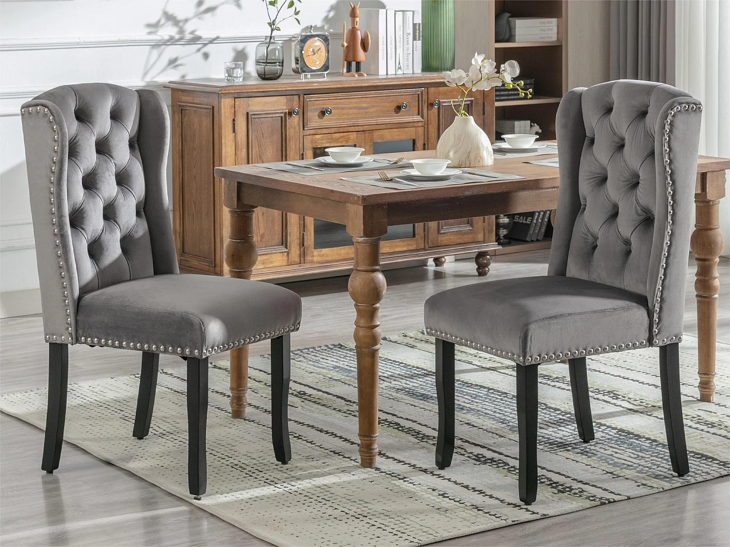 Lot de 2 Chaises en velours avec pieds en chêne - décorées de rivets - Gris