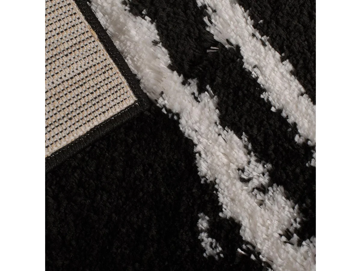 Tapis shaggy 80x300 rectangle tissé noir et blanc motif géométrique EMBER 1