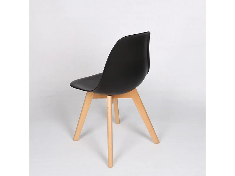 Chaise style scandinave modèle GABBY - Coque en résine noire et pieds en bois naturel
