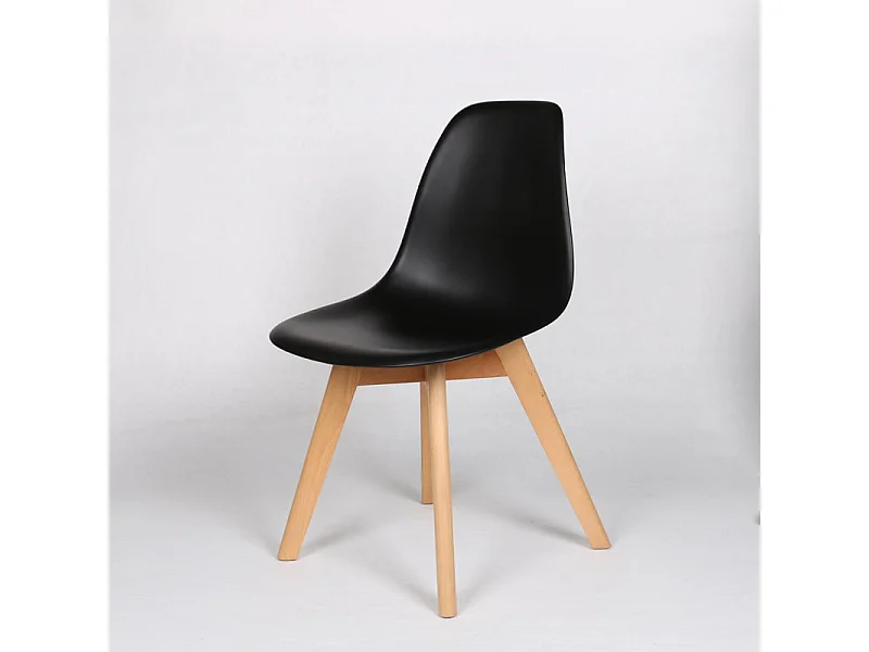 Chaise style scandinave modèle GABBY - Coque en résine noire et pieds en bois naturel