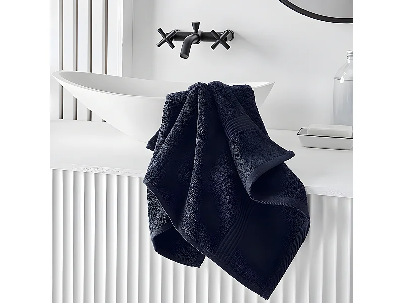 Toalla de 450 gramos de rizo 100% algodón. 50x90cm Marino