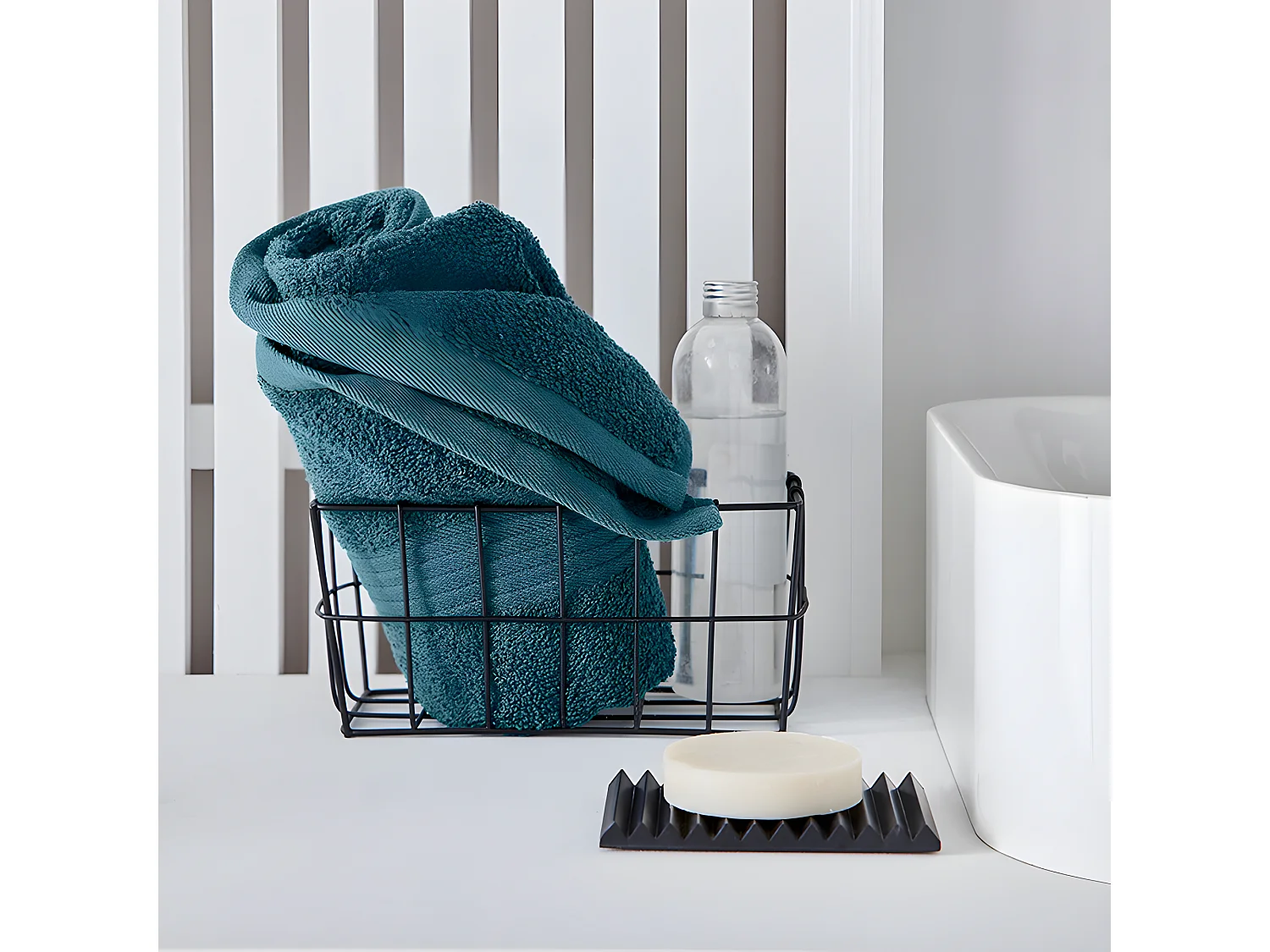 Toalla de 450 gramos de rizo 100% algodón. 50x90cm Azul Petróleo