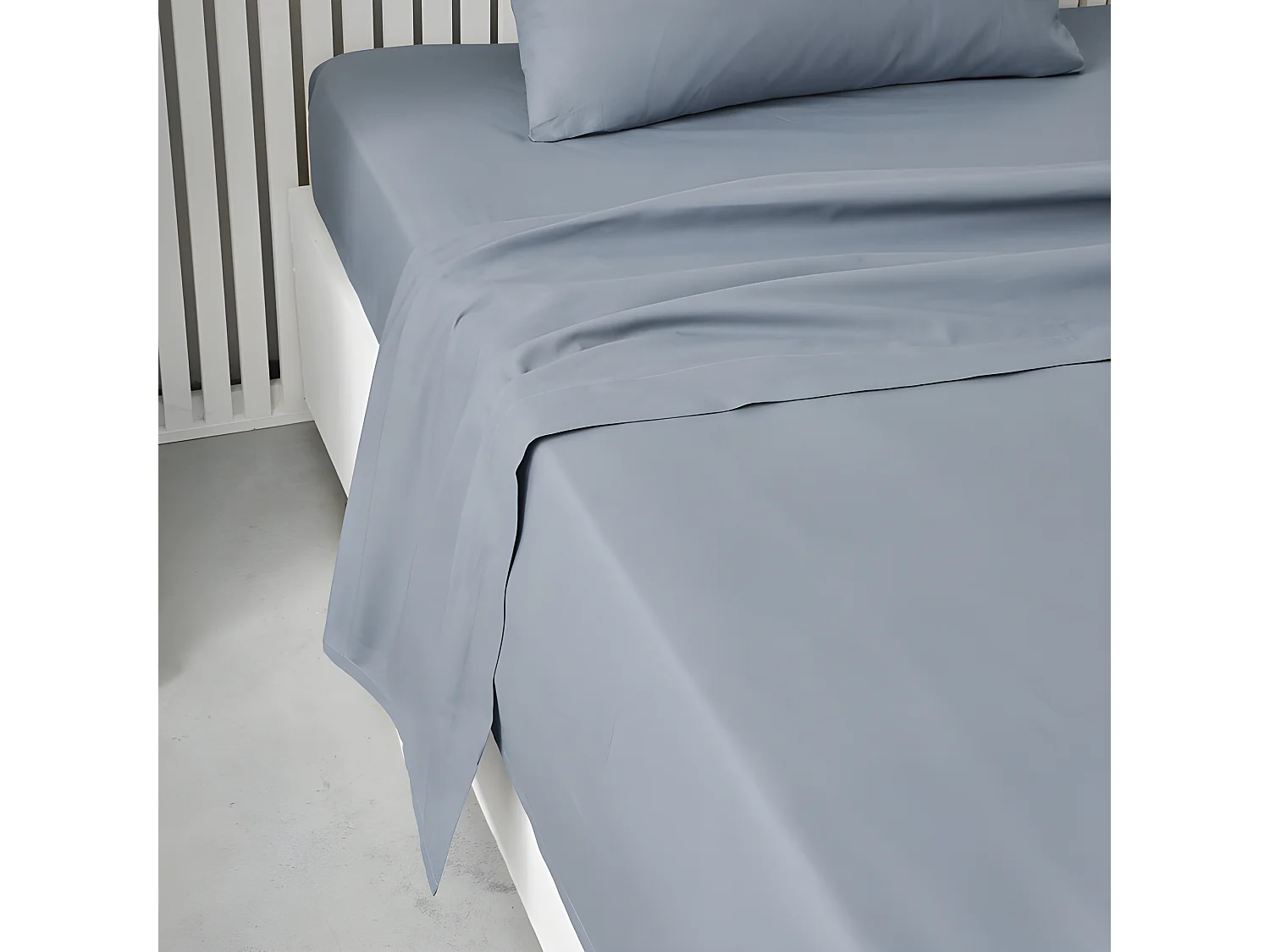 Feuille de comptoir 100% coton qualité 144 fils, en couleurs unies. Denim 240x270cm