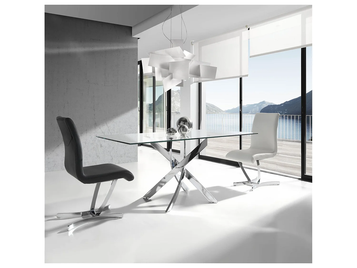 Table à manger base acier inoxydable plateau verre trempé