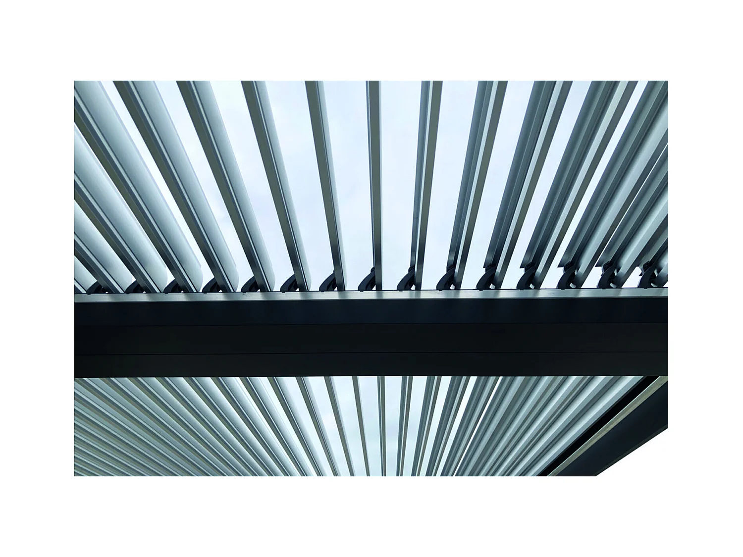 Pergola bioclimatique grise 3x3 m MILOS