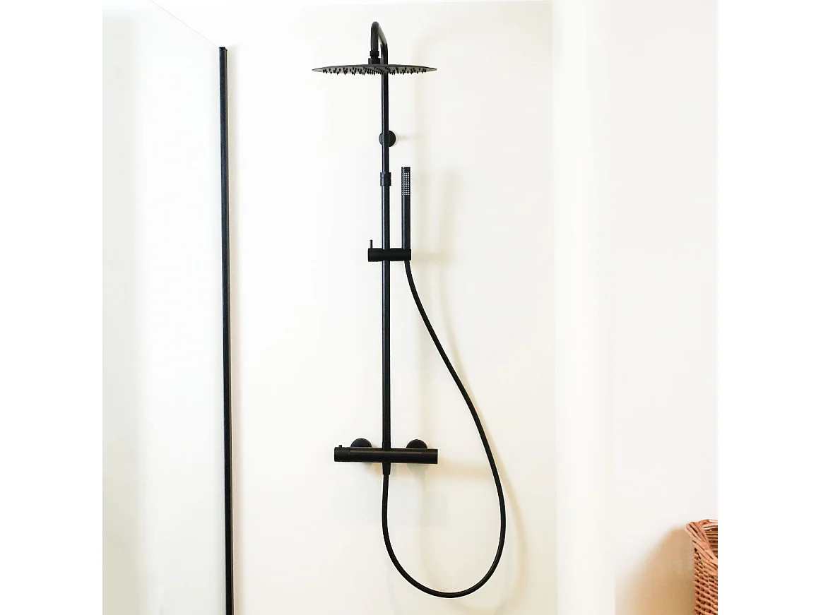 Delice II colonne de douche thermostatique noire avec corps froid - Essebagno