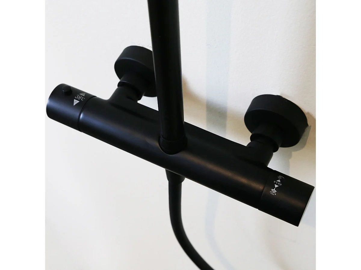 Delice II colonne de douche thermostatique noire avec corps froid - Essebagno