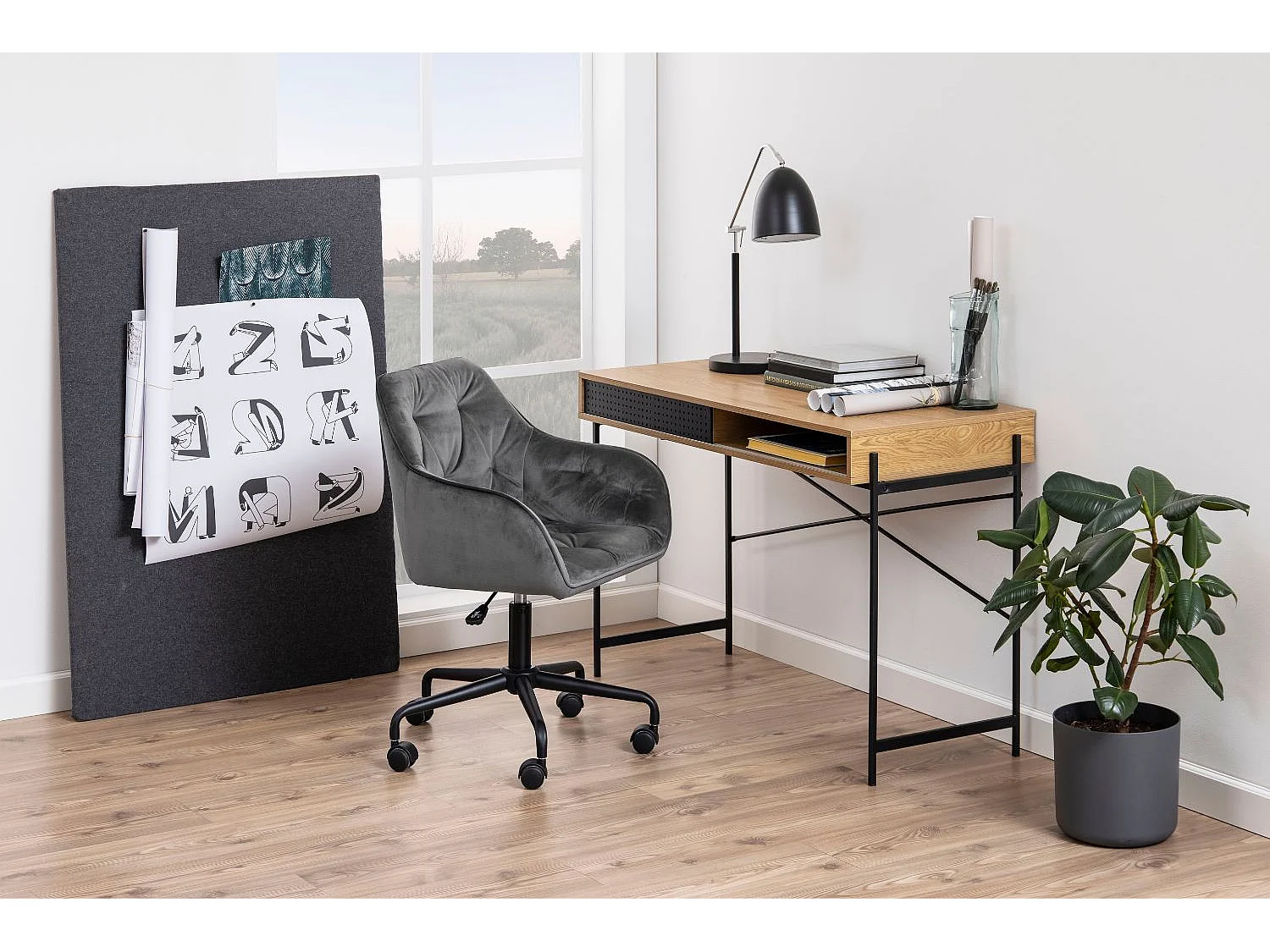 Industrieel bureau met plank en schuifdeuren MUSHU in natuurlijk hout en zwart