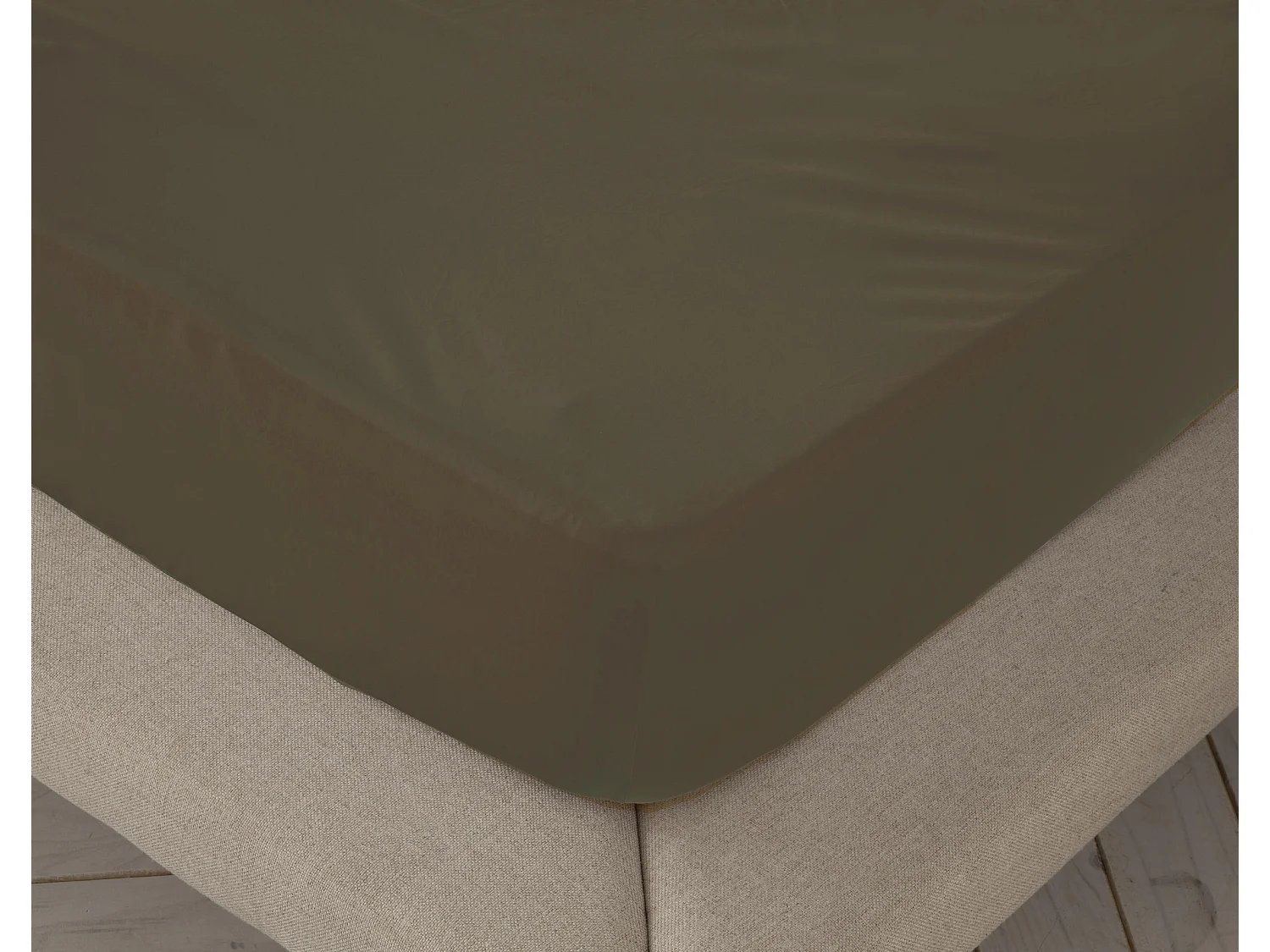 Lenzuolo sotto liscio e adattabile nella tonalità liscia Cioccolato letto 160 cm - 160x190/200 cm, 100% cotone.