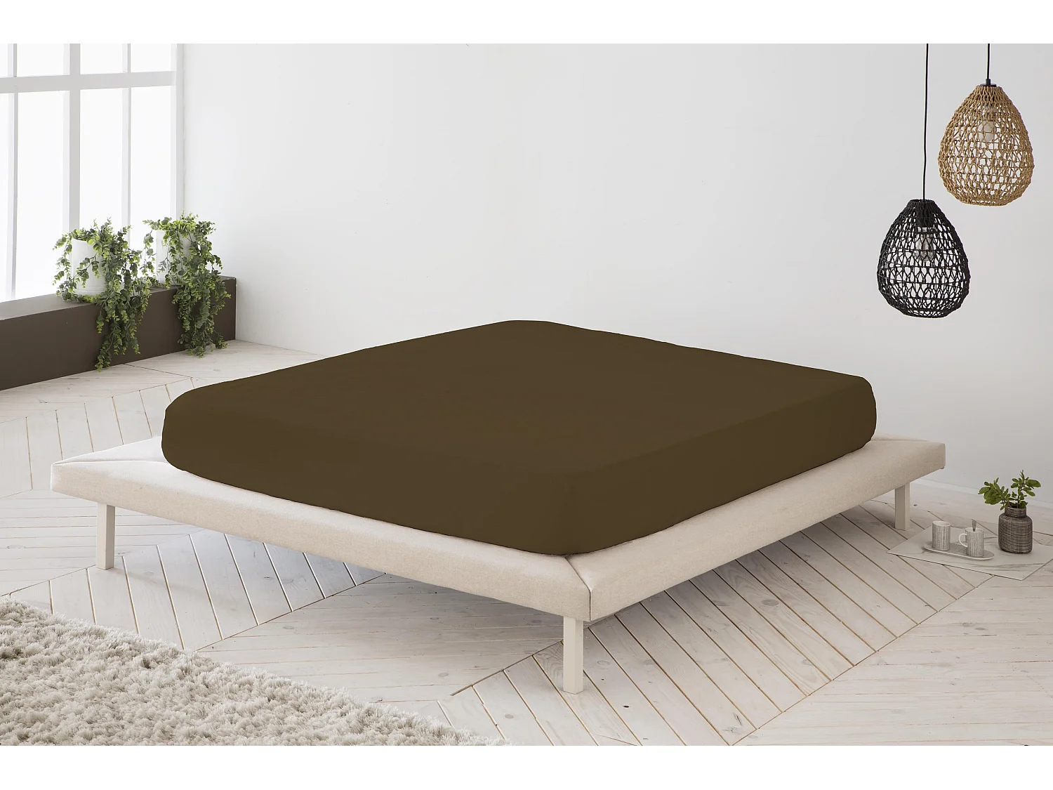 Lenzuolo sotto liscio e adattabile nella tonalità liscia Cioccolato letto 160 cm - 160x190/200 cm, 100% cotone.