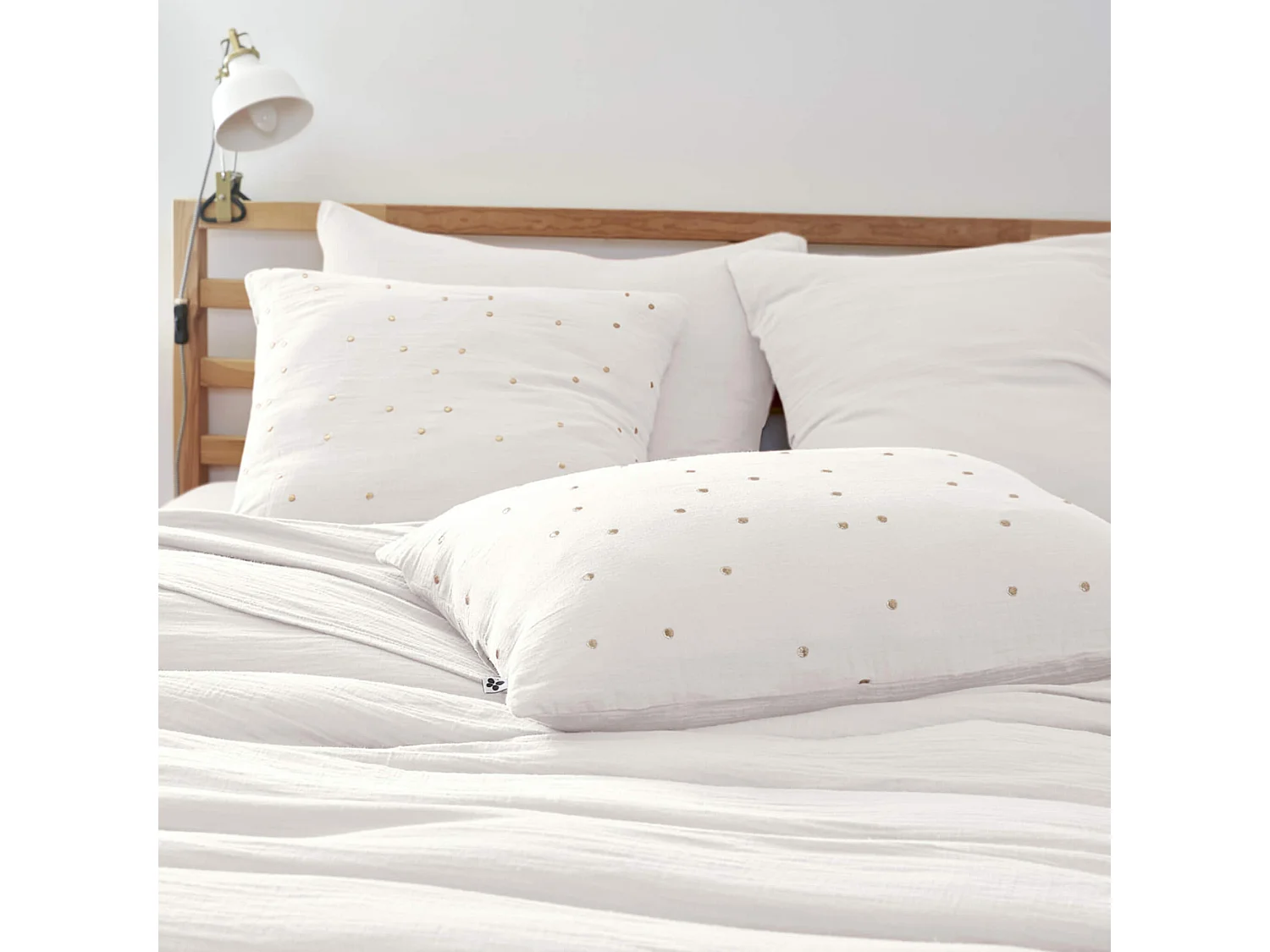 Lot de 2 taies d'oreillers à pois brodés double gaze de coton blanc 50x70