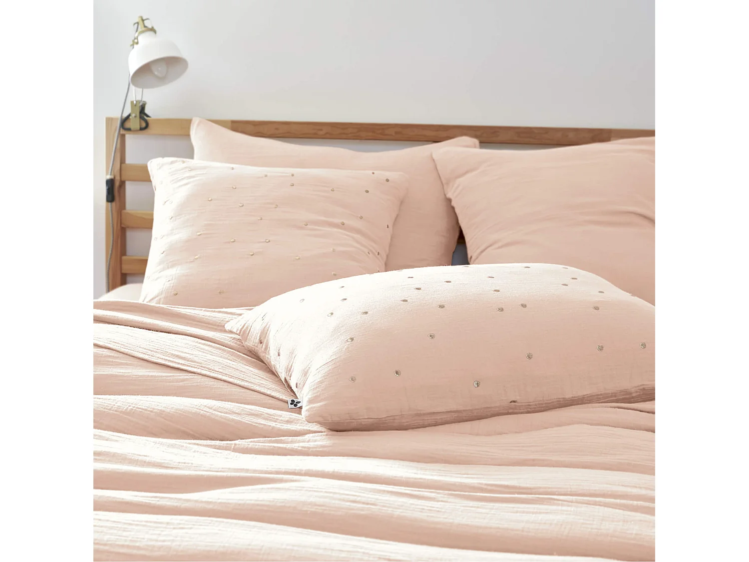 Taie d'oreiller à pois brodés double gaze de coton rose 60x60 cm