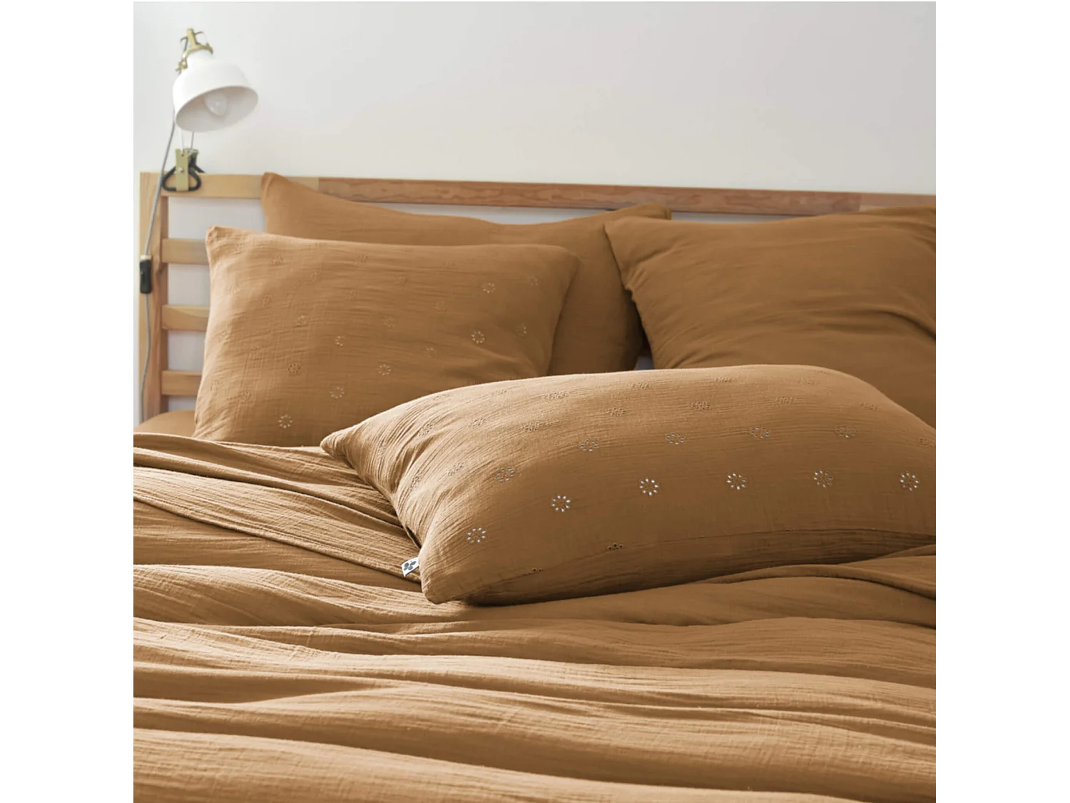 Lot de 2 taies d'oreillers brodées double gaze de coton marron 50x70