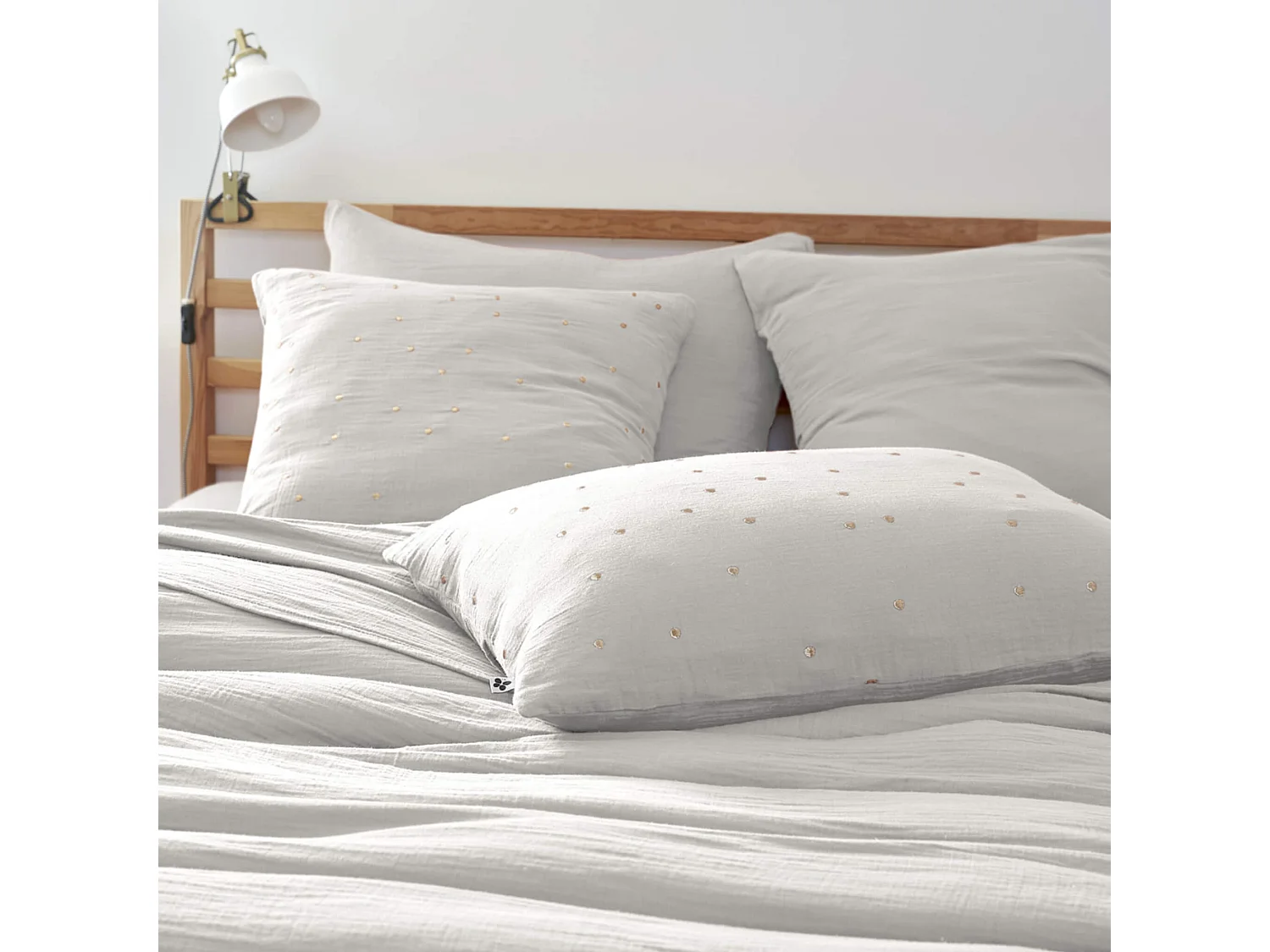 Lot de 2 taies d'oreillers à pois brodés double gaze de coton gris 60x60