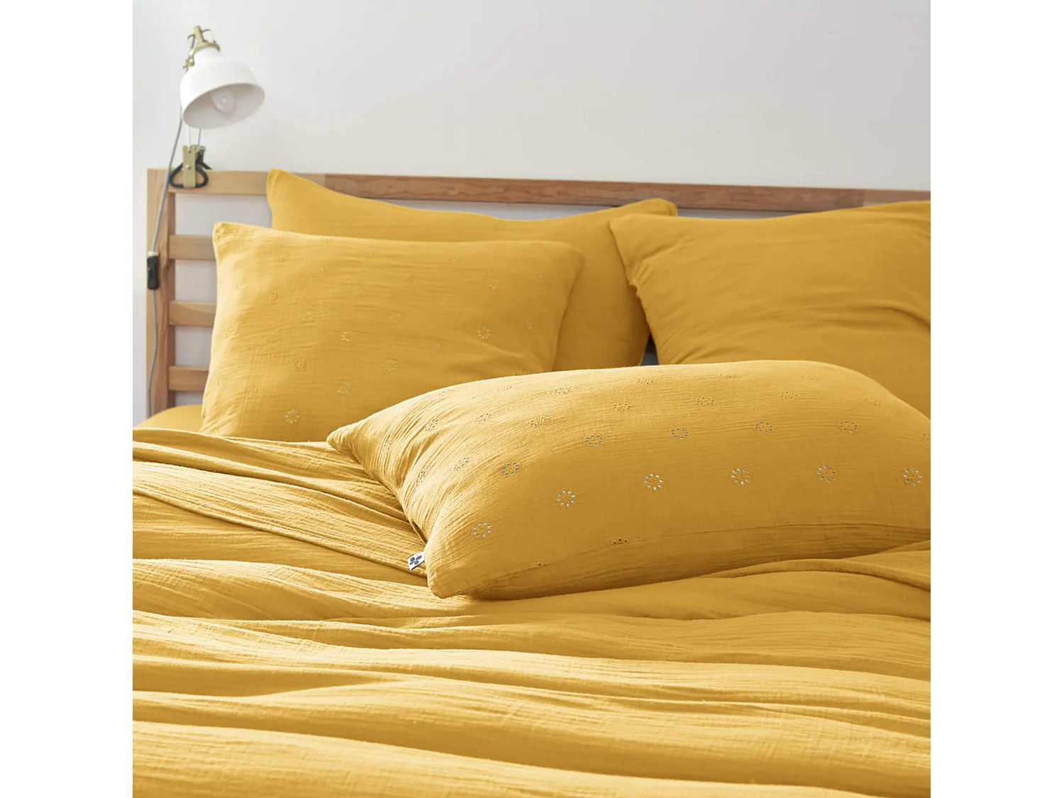 Lot de 2 taies d'oreillers brodées double gaze de coton jaune safran 50x70