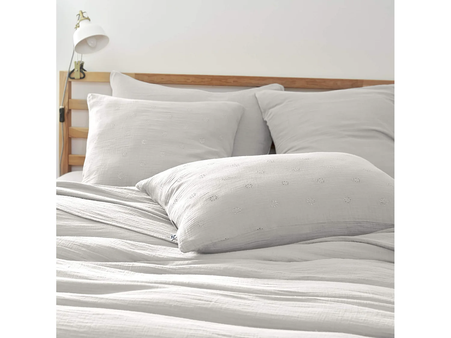 Lot de 2 taies d'oreillers brodées double gaze de coton gris 50x70