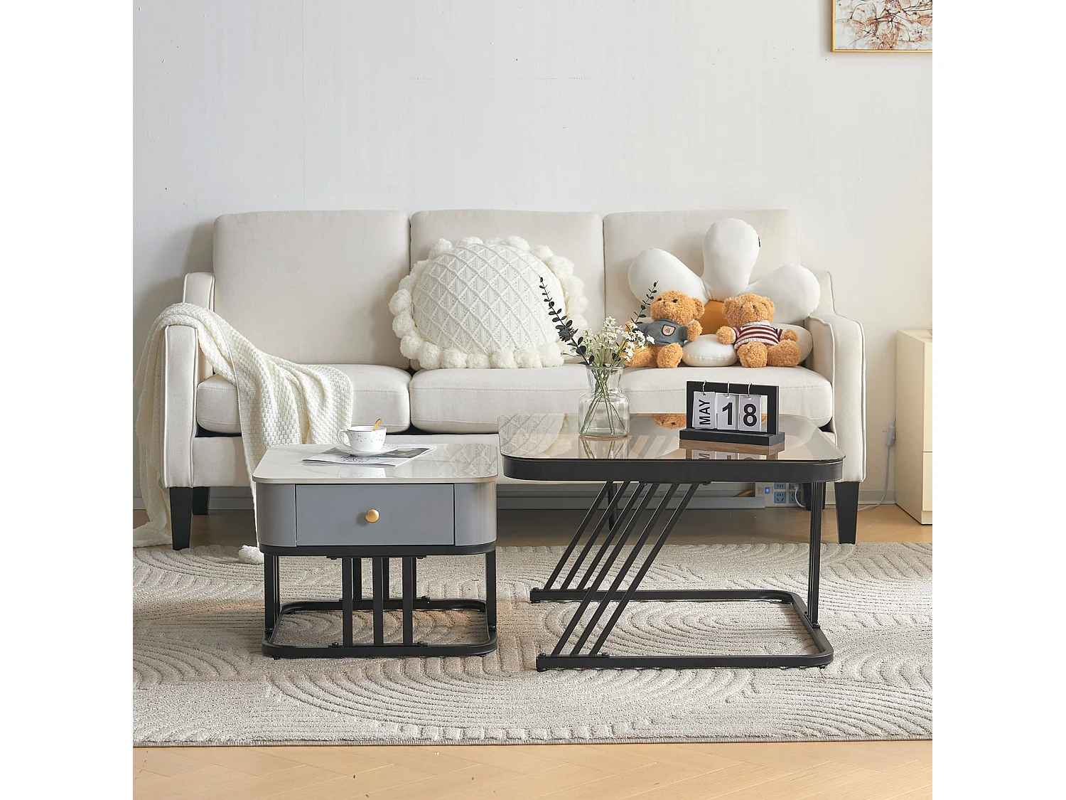 Lot de 2 tables gigognes avec un tiroir - recouverte de verre et de marbre - Gris