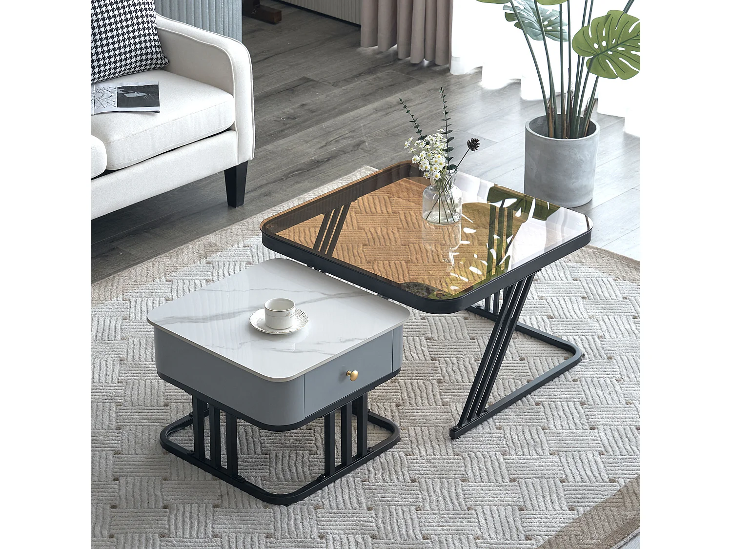 Lot de 2 tables gigognes avec un tiroir - recouverte de verre et de marbre - Gris