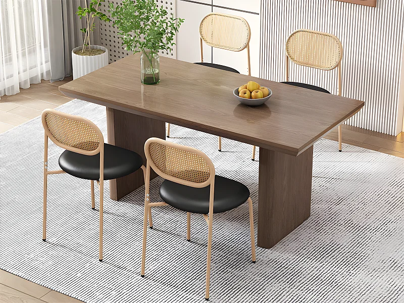 Set aus 4 Stühlen mit Metallbeinen – Rückenlehne aus Rattan – Lederkissen – Schwarz