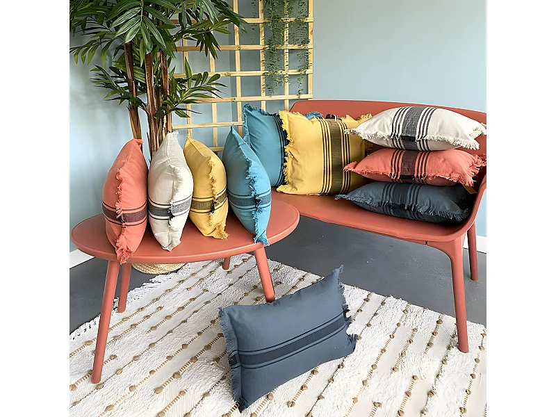 Housse de coussin en coton Kila 45x45 Caldera. La couleur peut varier selon la photo