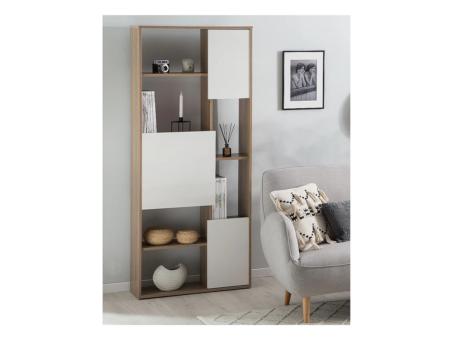 Modernes Regal heller Holzfarbton/weiss mit 6 Fächern 3 Türen Grada