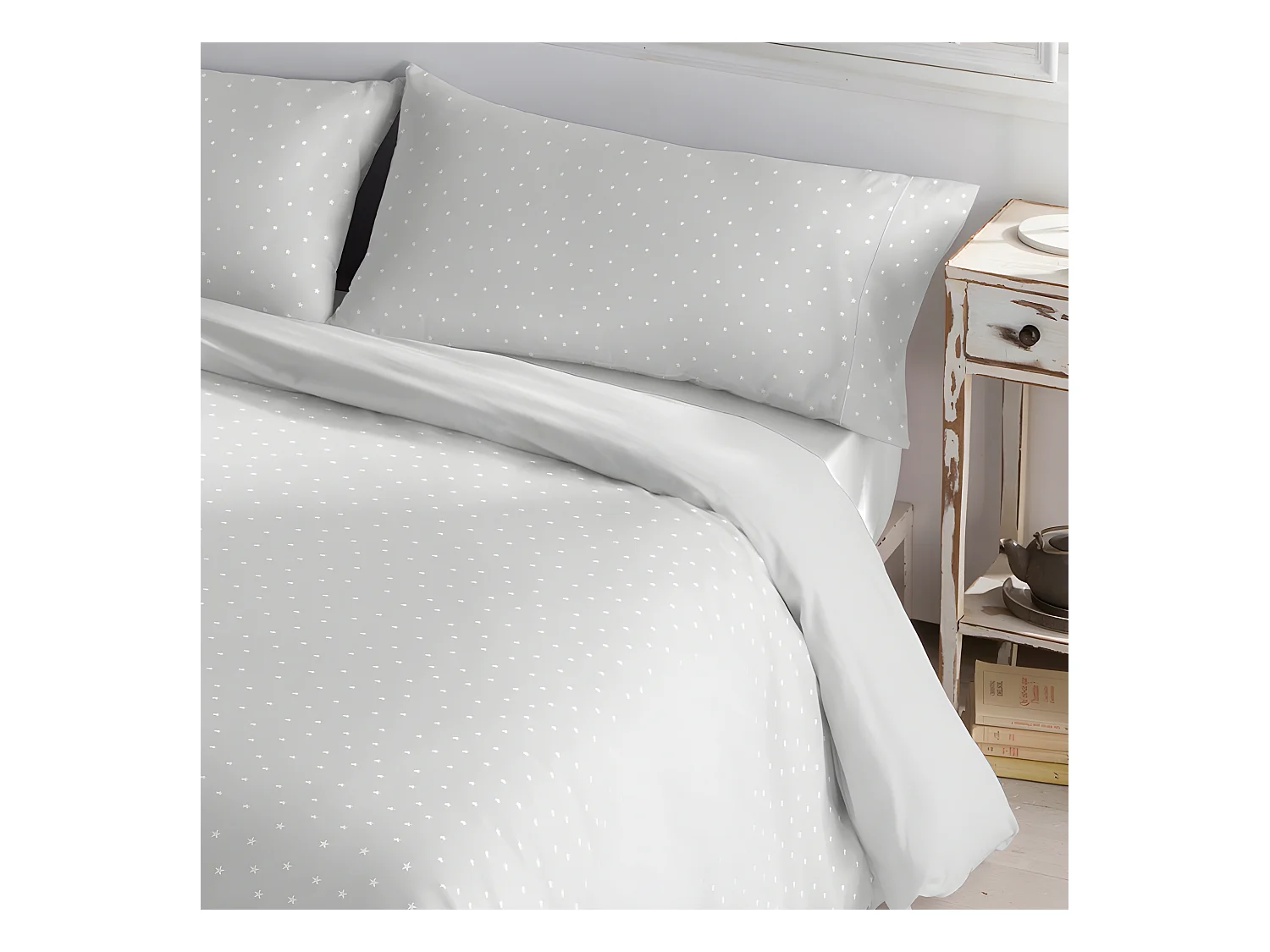 Housse de couette réversible 50% polyester - 50% coton. Avec imprimé étoiles. Argent 260x240cm