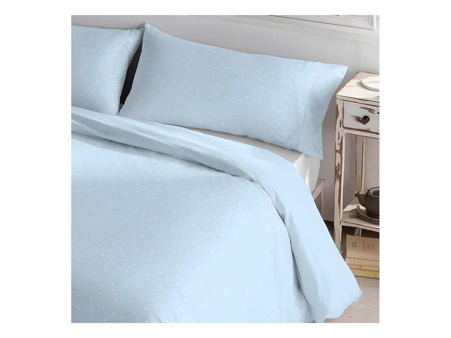 Omkeerbaar dekbedovertrek van 50% polyester - 50% katoen. Met stippendruk. Blauw 260x240cm