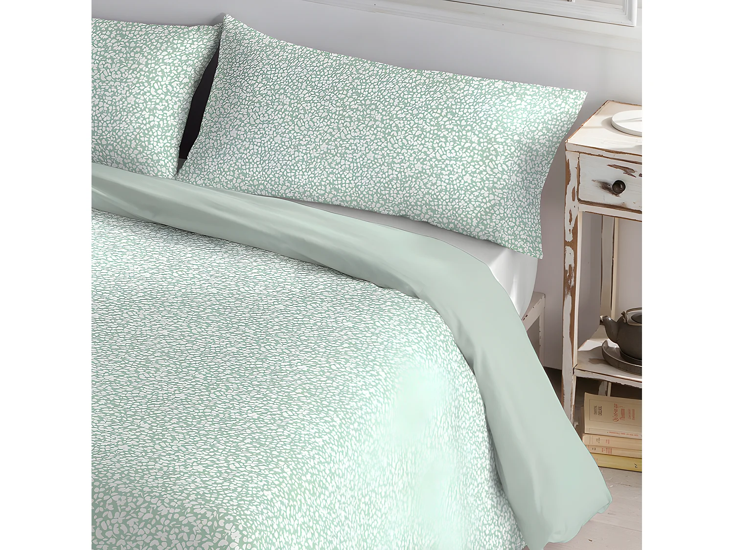 Omkeerbaar dekbedovertrek van 50% polyester - 50% katoen. Met bloemenprint. Mint 150x220cm