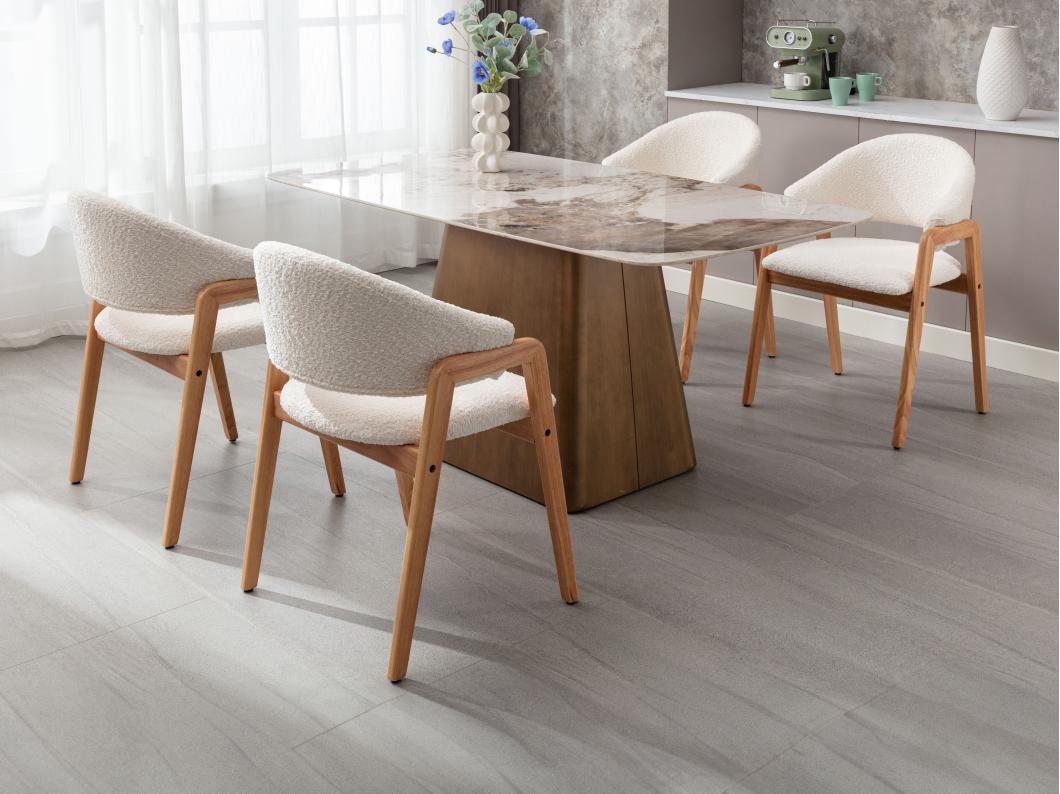 Lot de 2 chaises avec accoudoirs en tissu bouclette et bois d'hévéa - Blanc  et naturel - SOLUNA