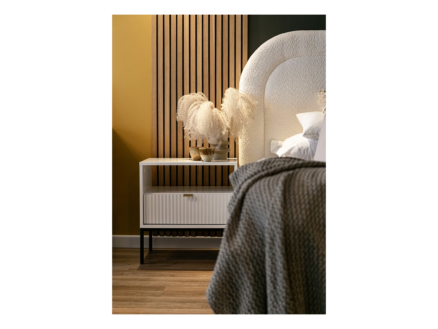 Table de chevet - 54 cm - blanc avec pieds noires - VELLORE