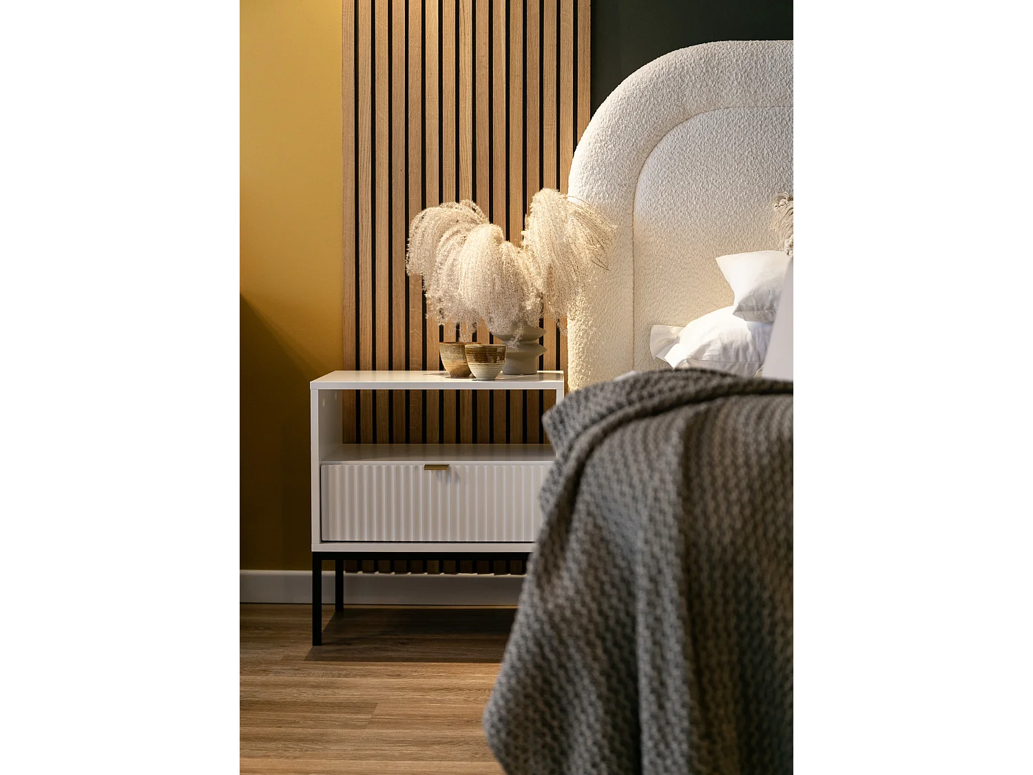 Table de chevet - 54 cm - blanc avec pieds noires - VELLORE