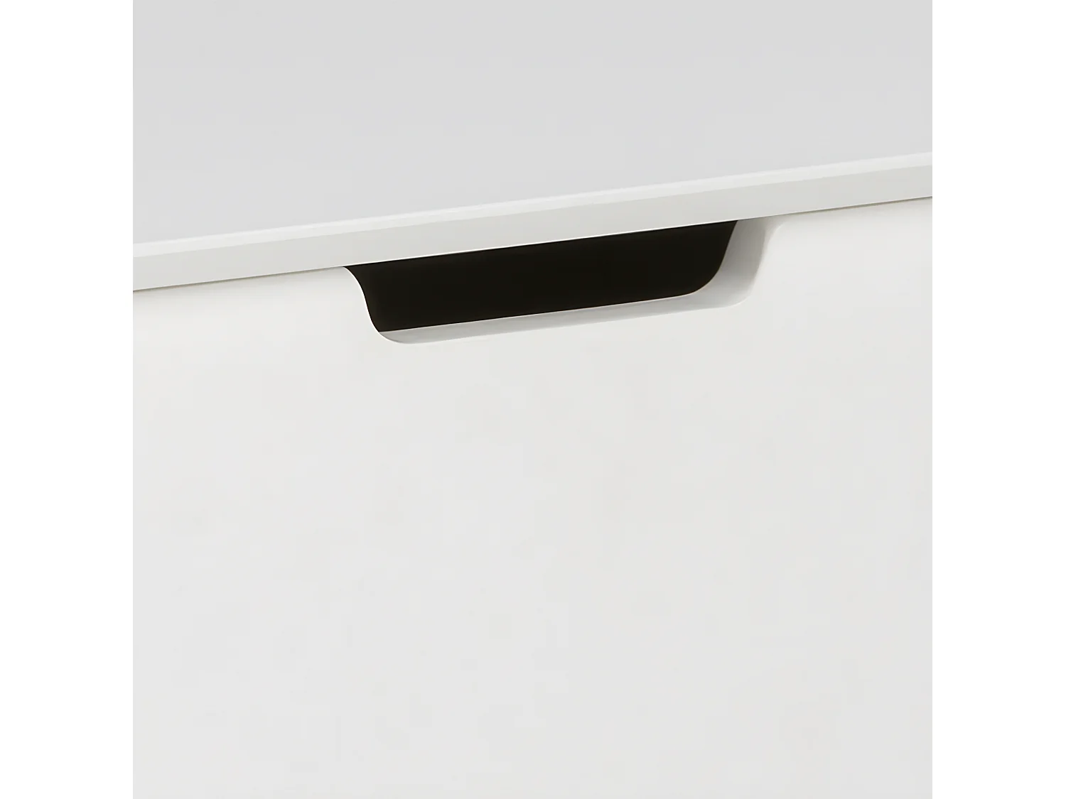 Mike Nachttisch mit 1 Schublade in weiss und Beinen aus Eiche.