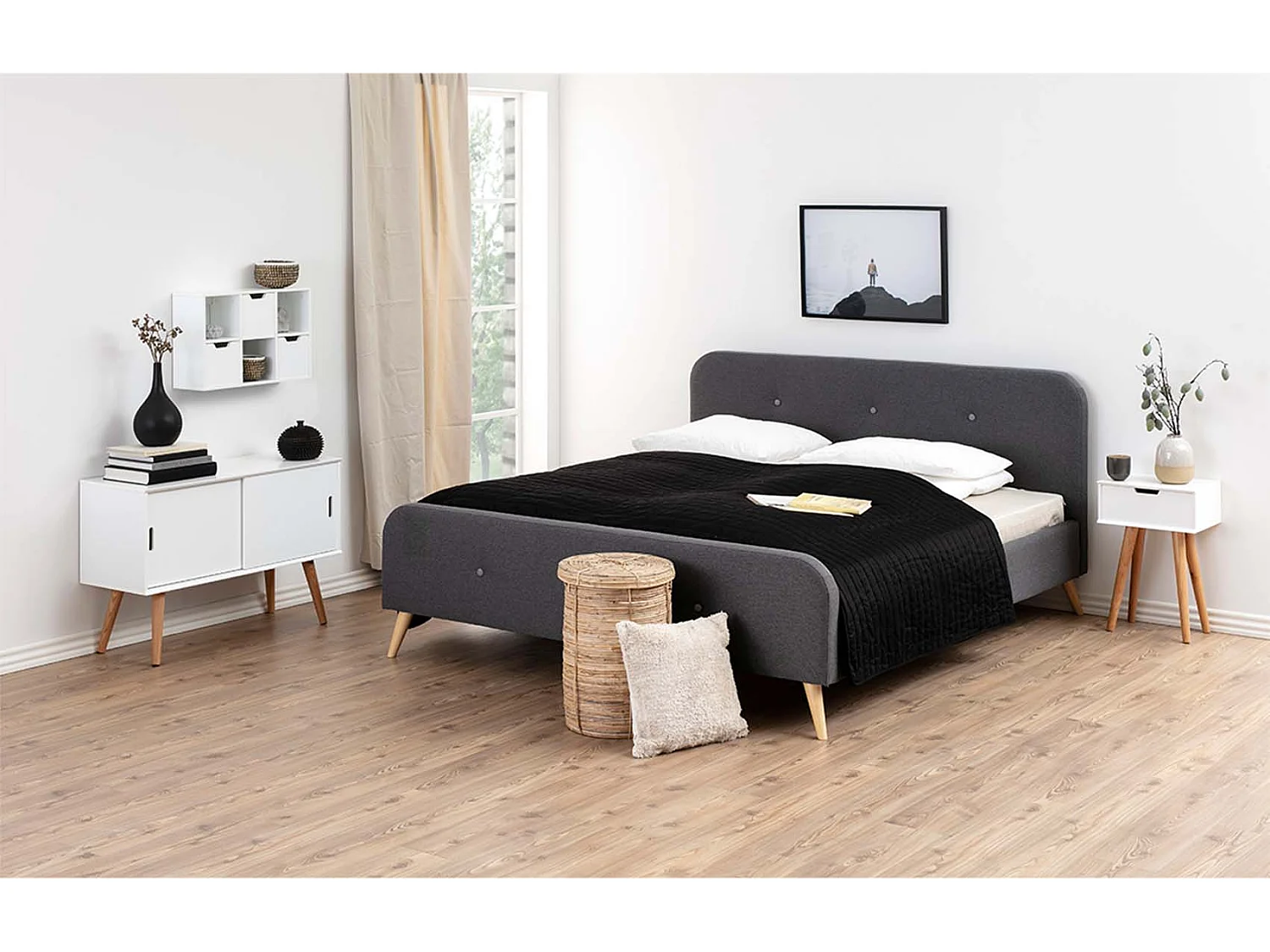 Mike Nachttisch mit 1 Schublade in weiss und Beinen aus Eiche.