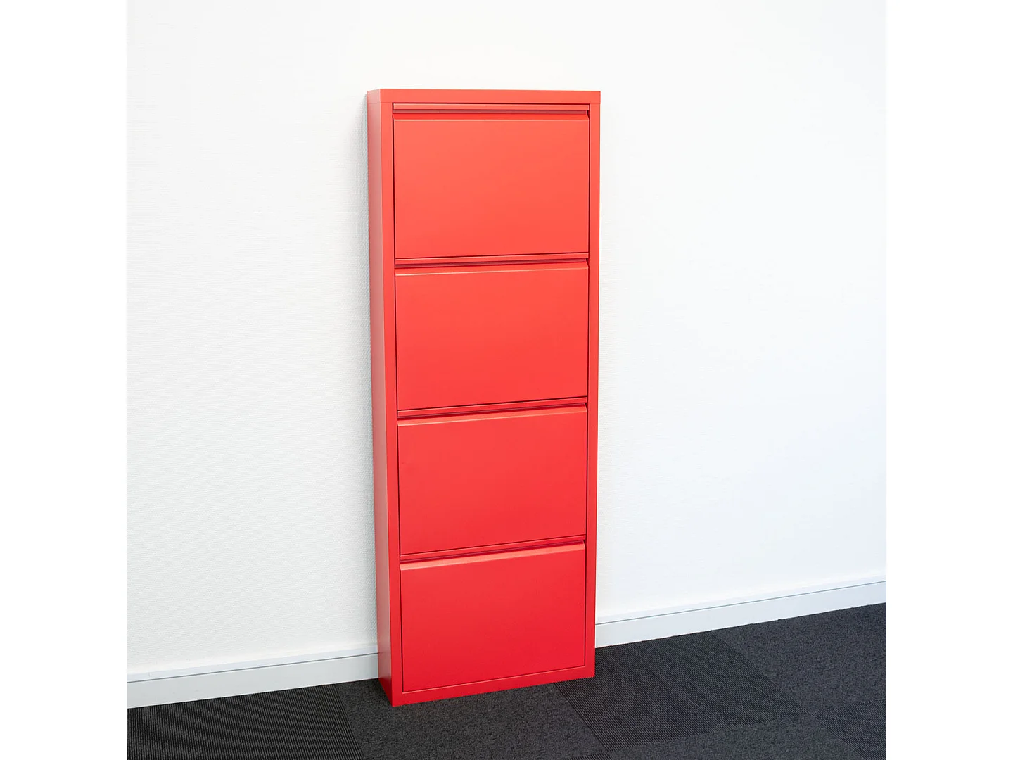 Pisa Armoire à chaussures à 12 rabats/portes en métal, rouge. Livré entièrement monté.