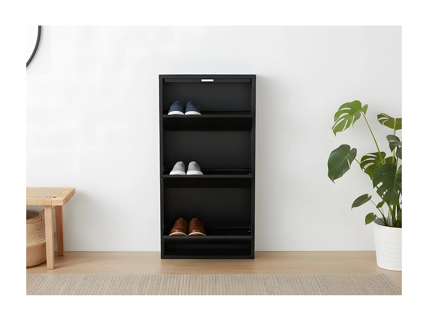 Pisa Armoire à chaussures à 3 rabats/portes en métal noir. Livré entièrement monté.